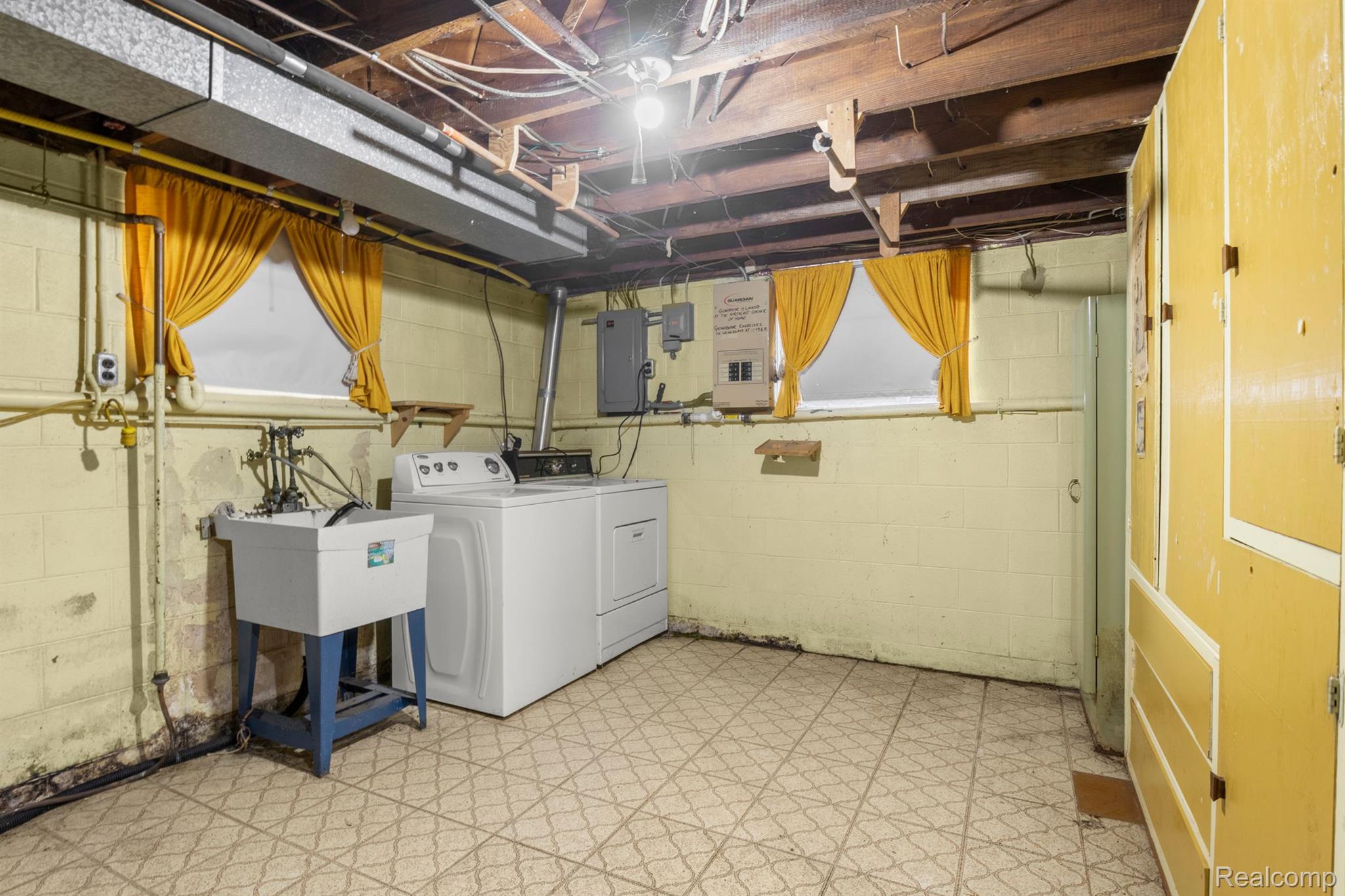 12035 Inkster Road Taylor, MI 48180 - Photo 29 of 46 Gallery Image 29