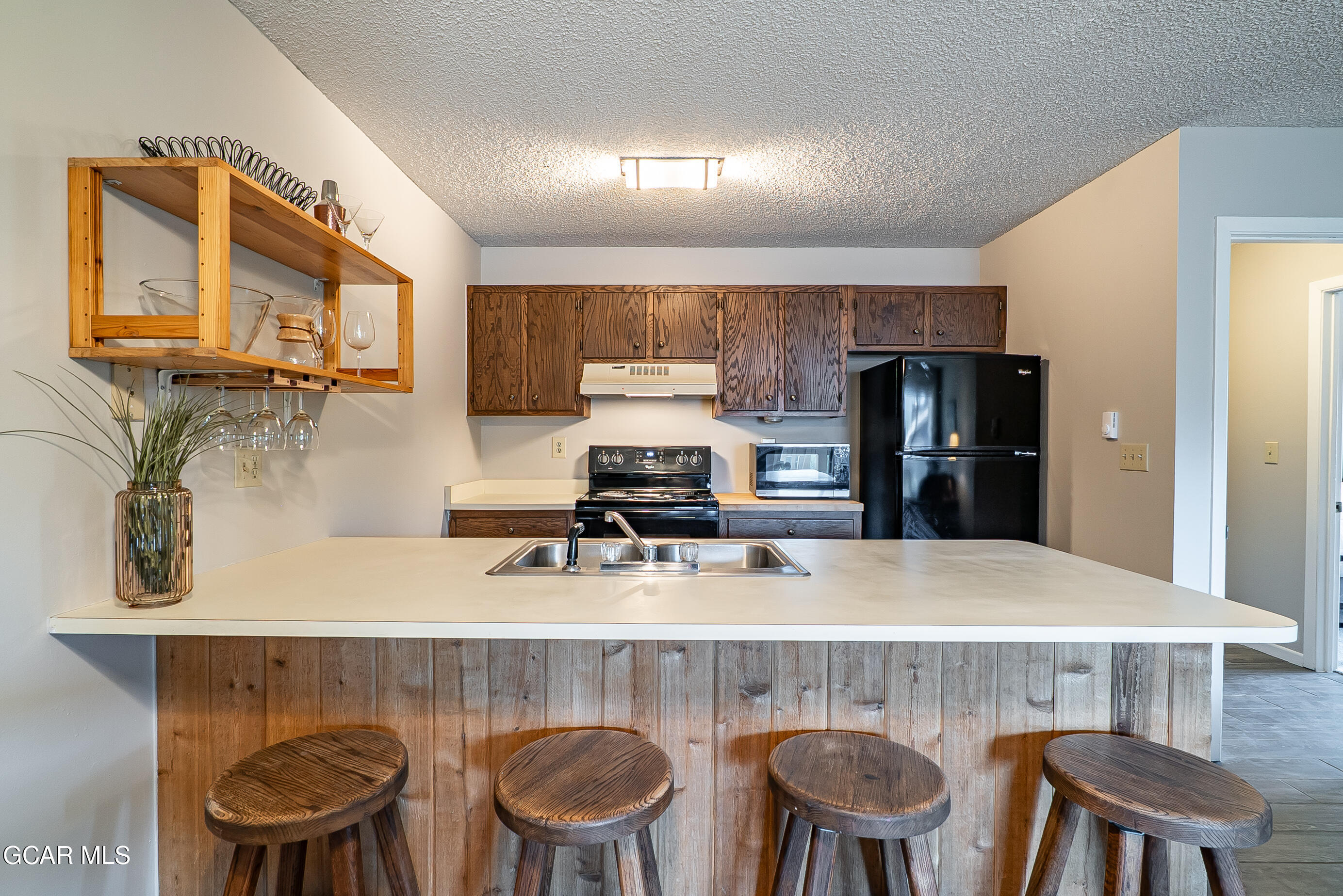 520 Kings Crossing Road, Unit B304 Winter Park, CO 80482 - Photo 10 of 34 Kitchen Bar Seating