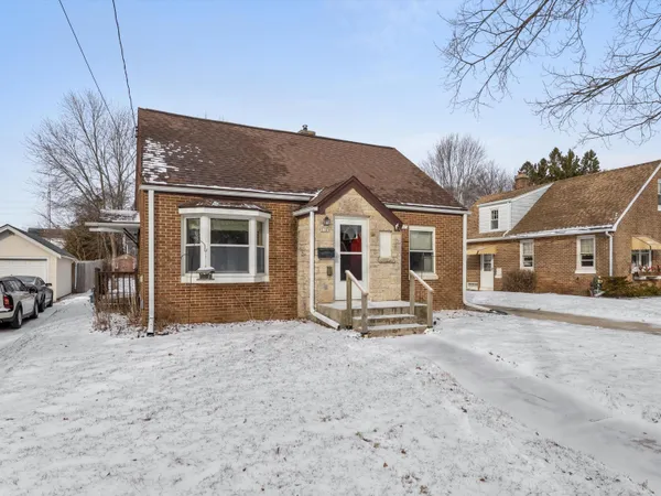 $199,900 | 1128 North 17th Street, Manitowoc, WI 54220