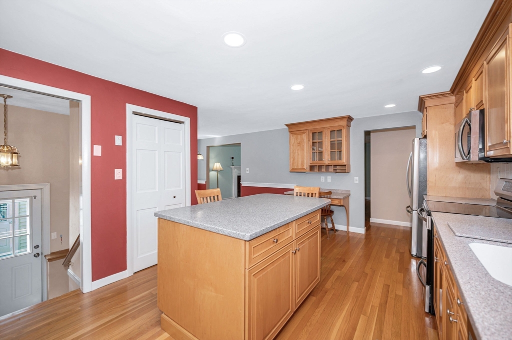 6 Peter Road North Reading, MA 01864 - Photo 10 of 39