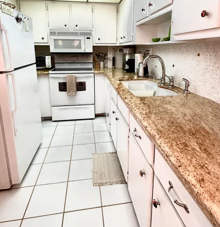 $3,000 | 2840 South Ocean Boulevard, Unit 2210, Palm Beach, FL 33480