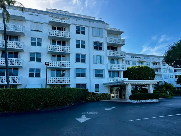 $3,000 | 2840 South Ocean Boulevard, Unit 2210, Palm Beach, FL 33480