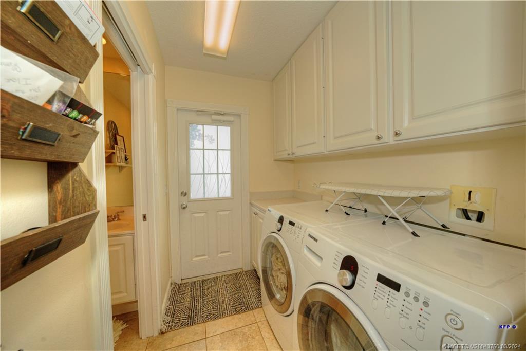 3073 East Community Drive Jupiter, FL 33458 - Photo 19 of 85 a utility room with dryer and washer
