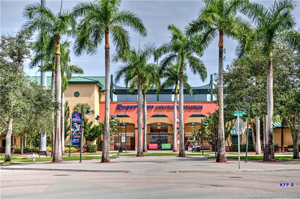 3073 East Community Drive Jupiter, FL 33458 - Photo 68 of 85 a view of a multi story palm tree