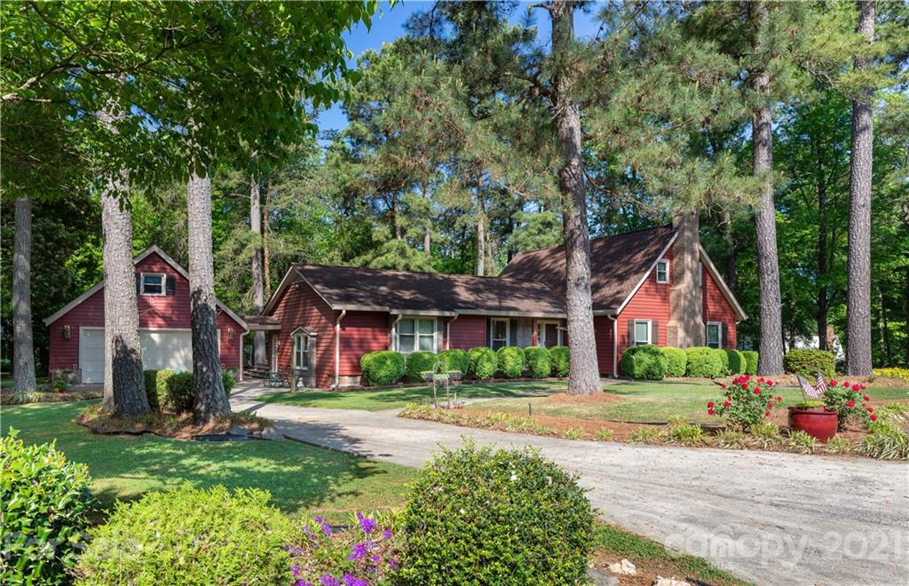 11 Friendfield Court Fort Mill, SC 29715 - Photo 2 of 32 a front view of a house with a yard and fountain