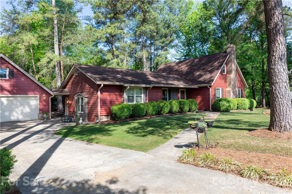 11 Friendfield Court Fort Mill, SC 29715 - Photo 3 of 32 a front view of house with yard and green space