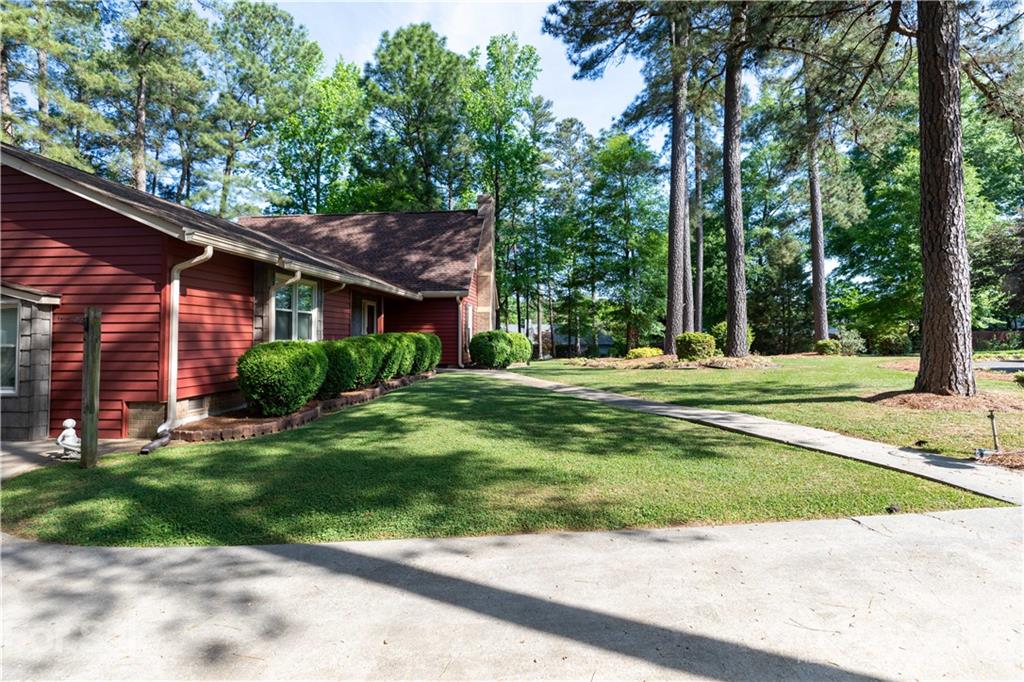 11 Friendfield Court Fort Mill, SC 29715 - Photo 4 of 32 a front view of a house with a yard
