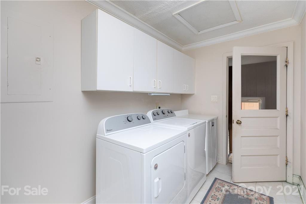 11 Friendfield Court Fort Mill, SC 29715 - Photo 10 of 32 a utility room with a sink washer and dryer