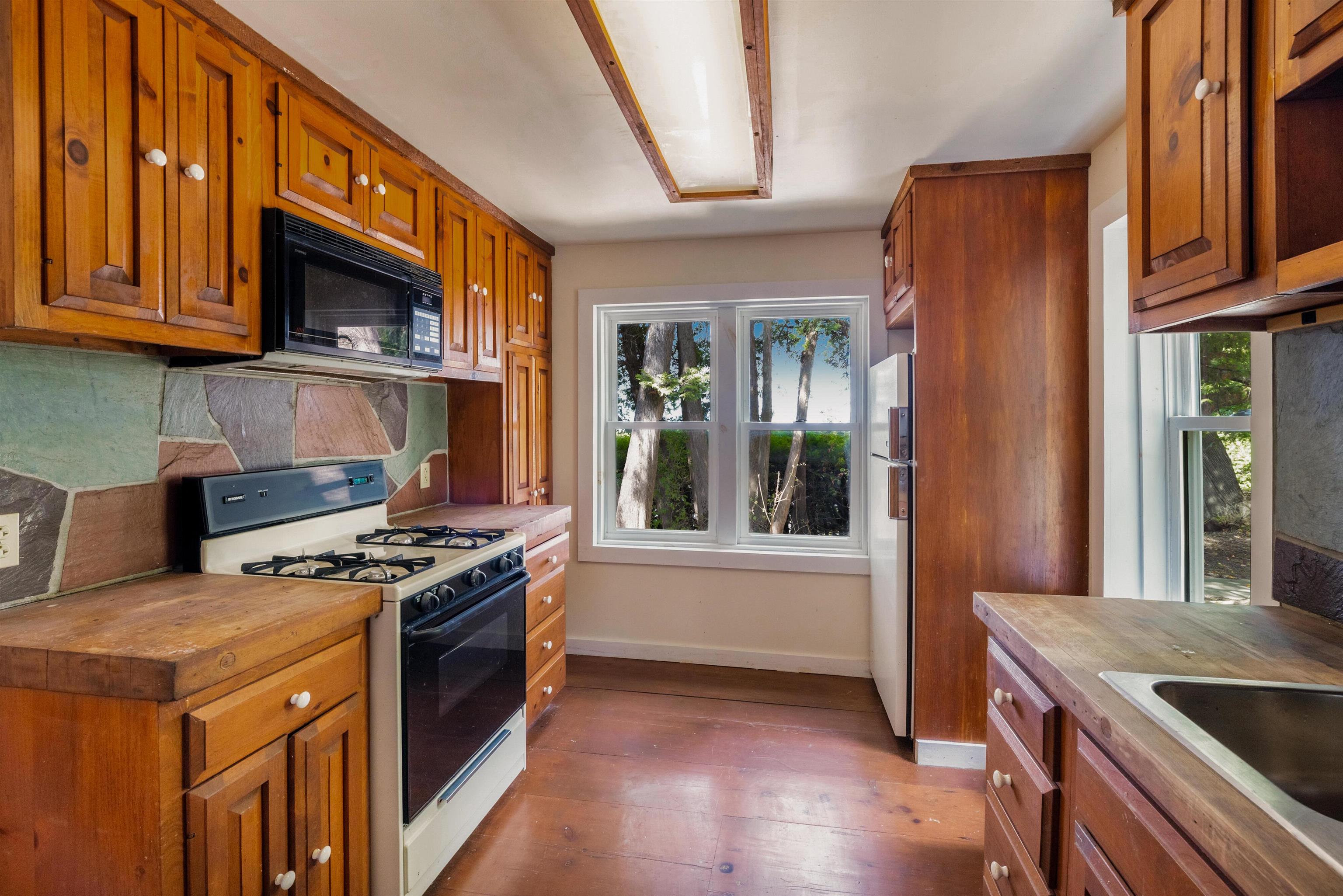 955 Whalley Road Charlotte, VT 05445 - Photo 33 of 51