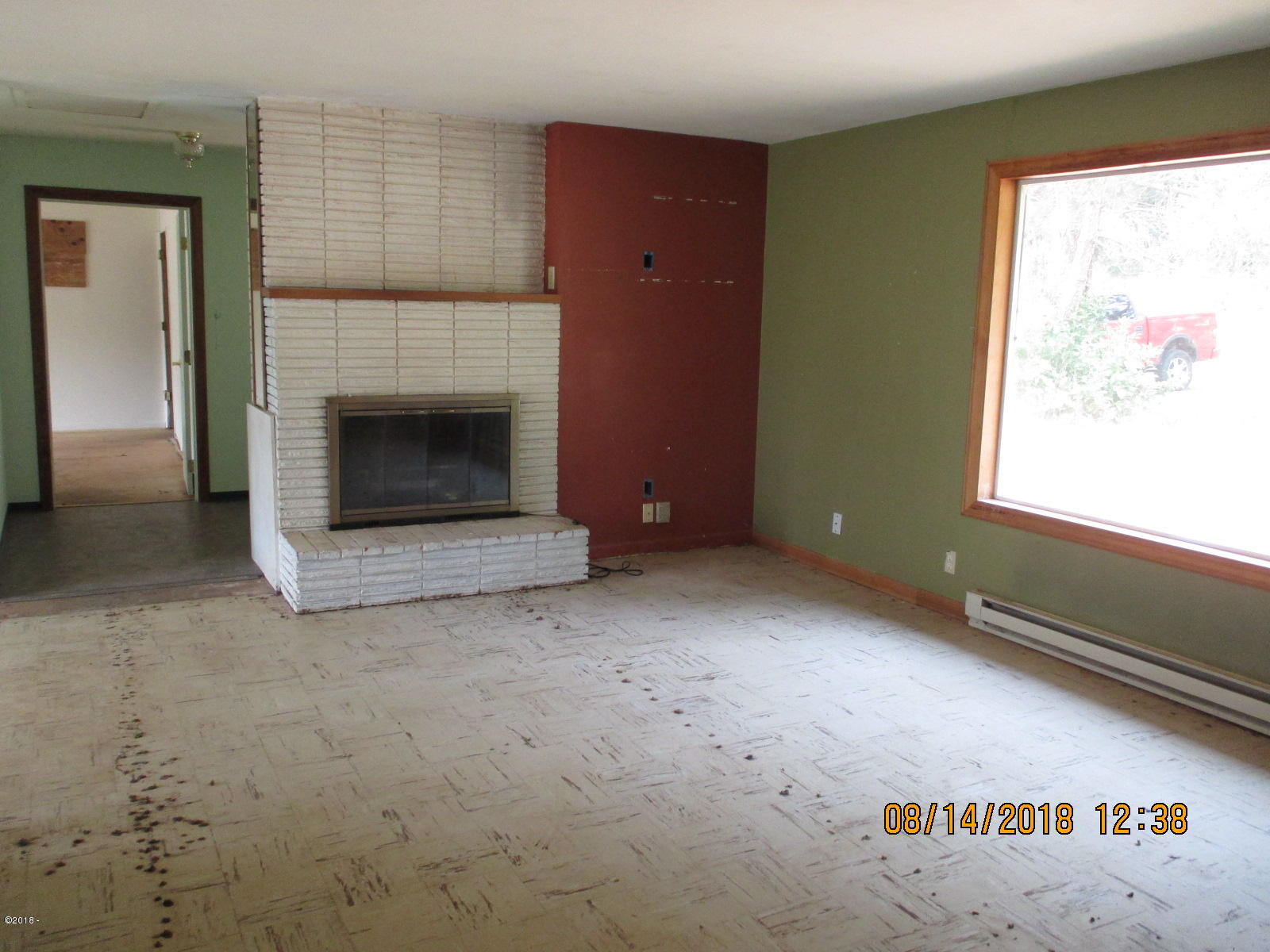 21955 Blaine Road Beaver, OR 97108 - Photo 5 of 21 Living room