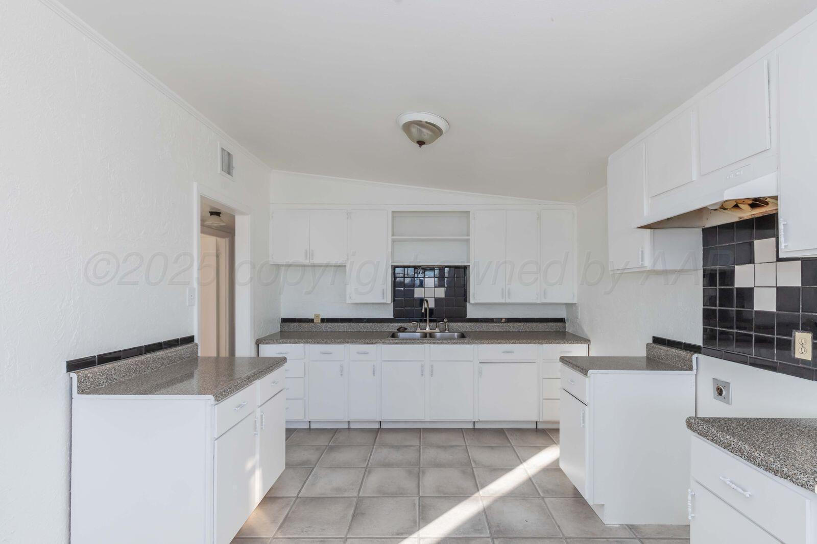 4412 South Hughes Street Amarillo, TX 79110 - Photo 5 of 19 kitchenhughes