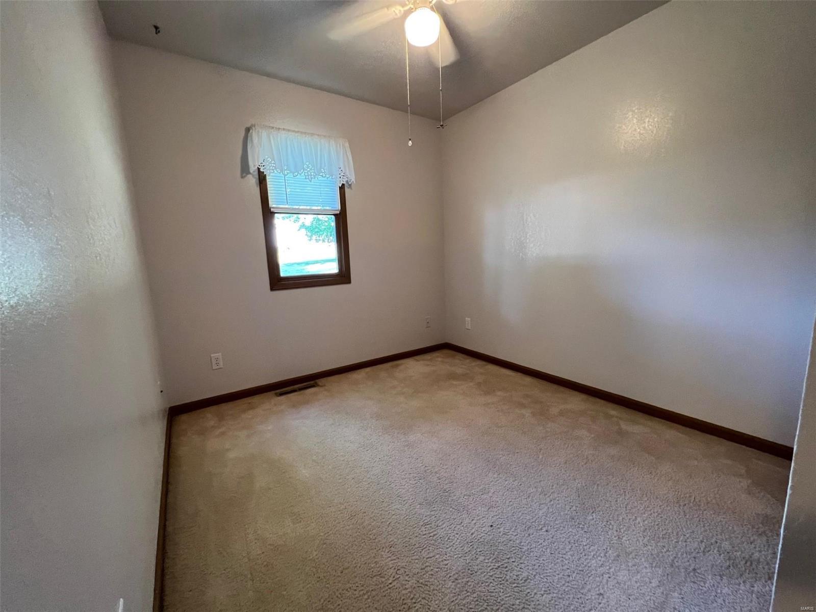 512 Walker Street Vandalia, IL 62471 - Photo 11 of 16