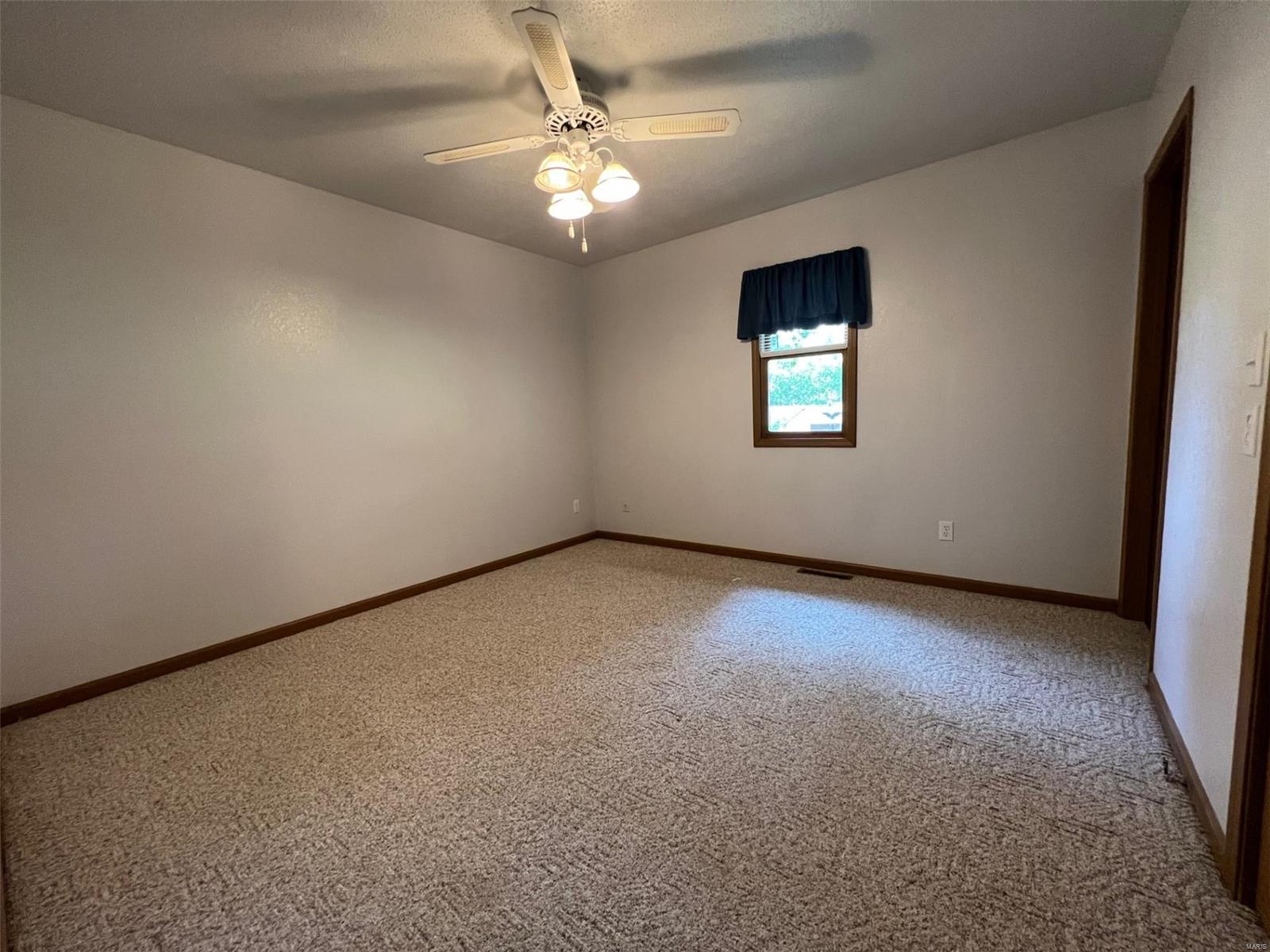 512 Walker Street Vandalia, IL 62471 - Photo 12 of 16