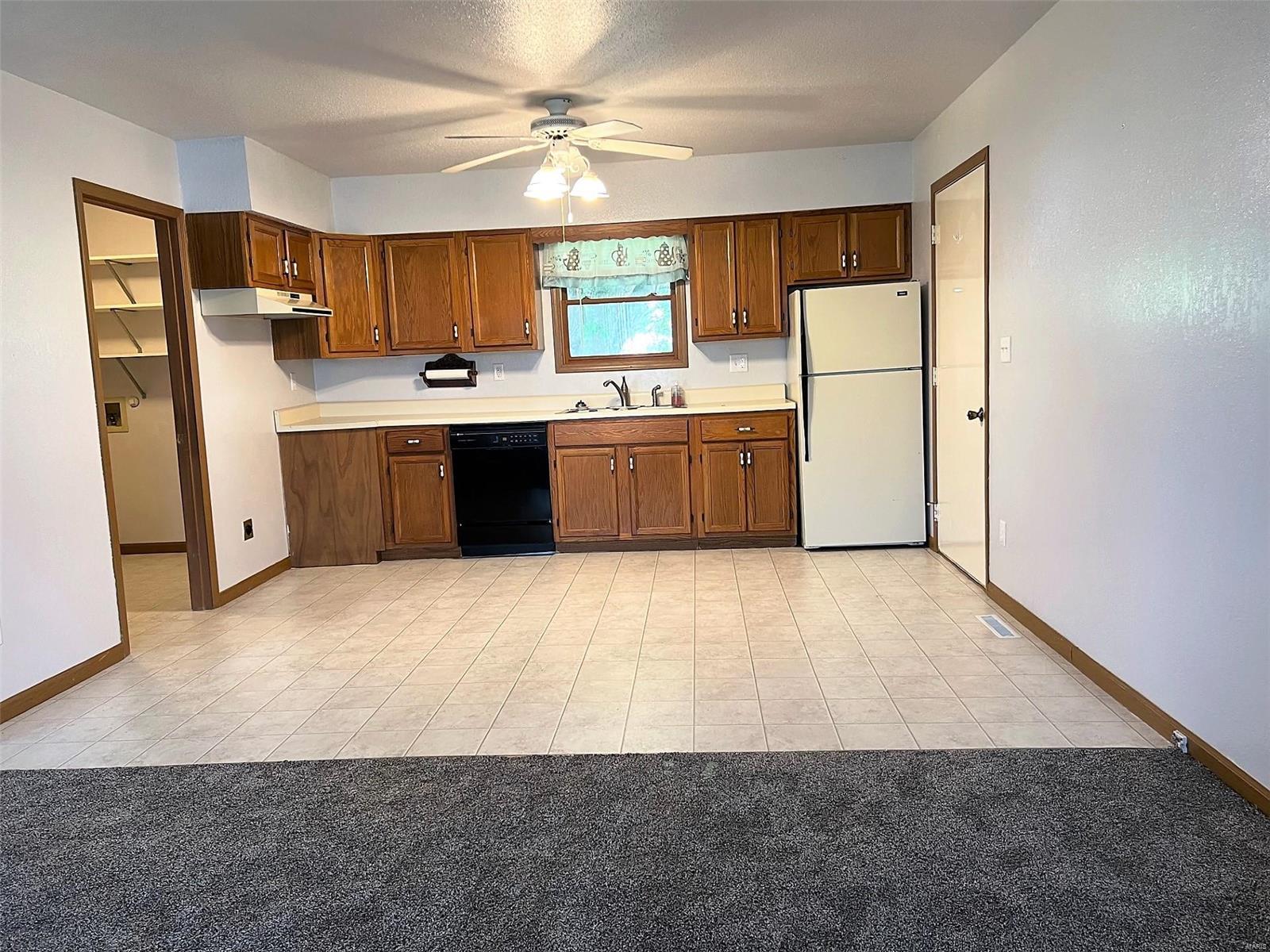 512 Walker Street Vandalia, IL 62471 - Photo 2 of 16