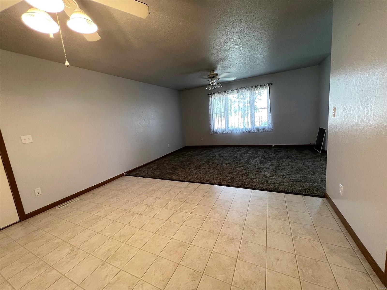 512 Walker Street Vandalia, IL 62471 - Photo 4 of 16