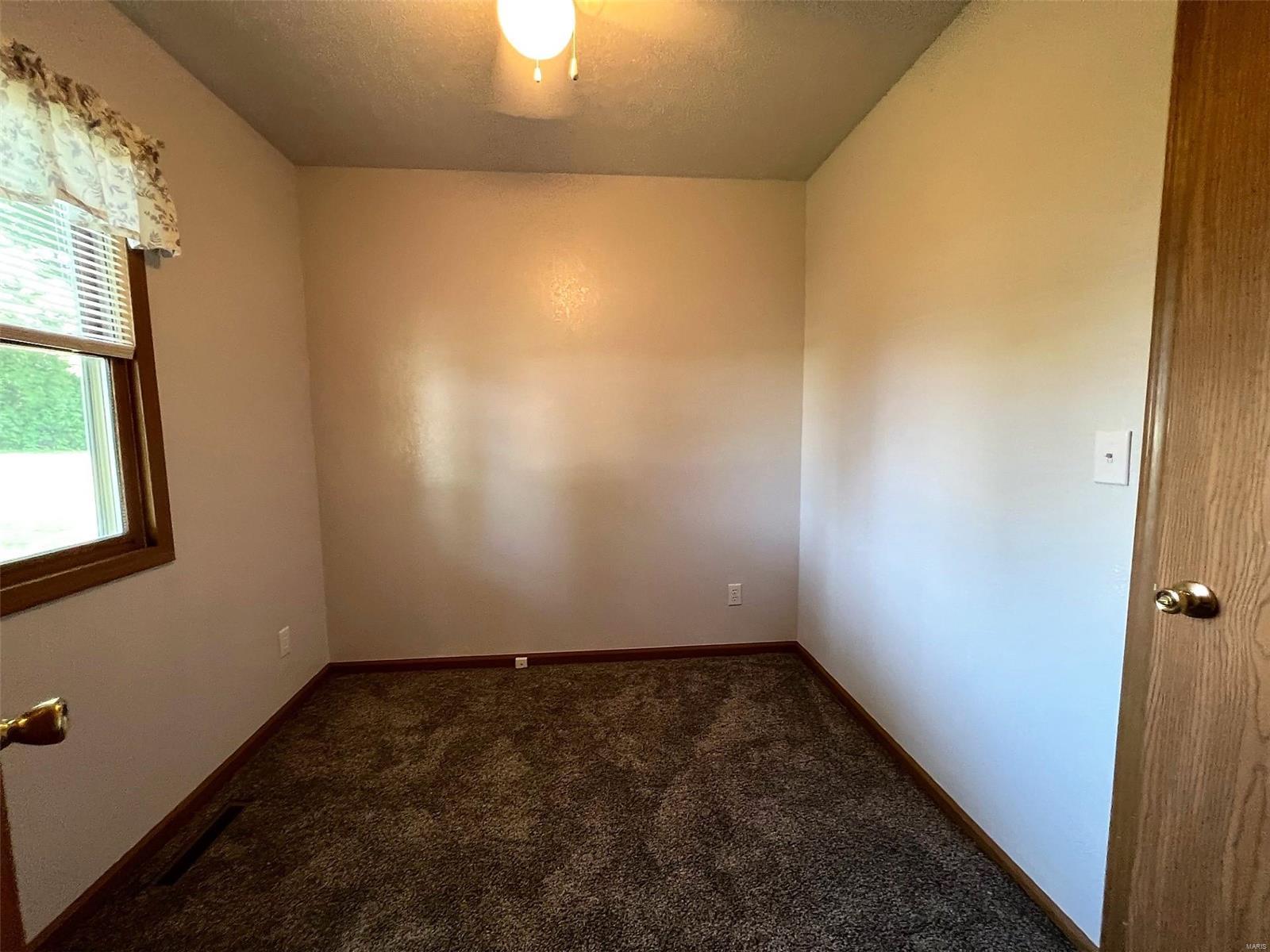 512 Walker Street Vandalia, IL 62471 - Photo 10 of 16