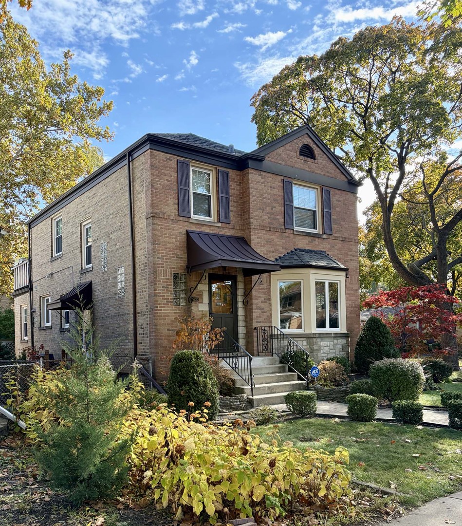 7433 North Washtenaw Avenue Chicago, IL 60645 - Photo 2 of 5