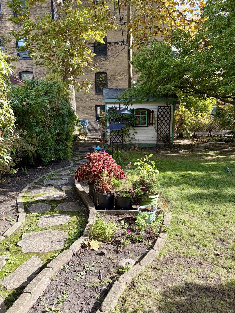 7433 North Washtenaw Avenue Chicago, IL 60645 - Photo 4 of 5