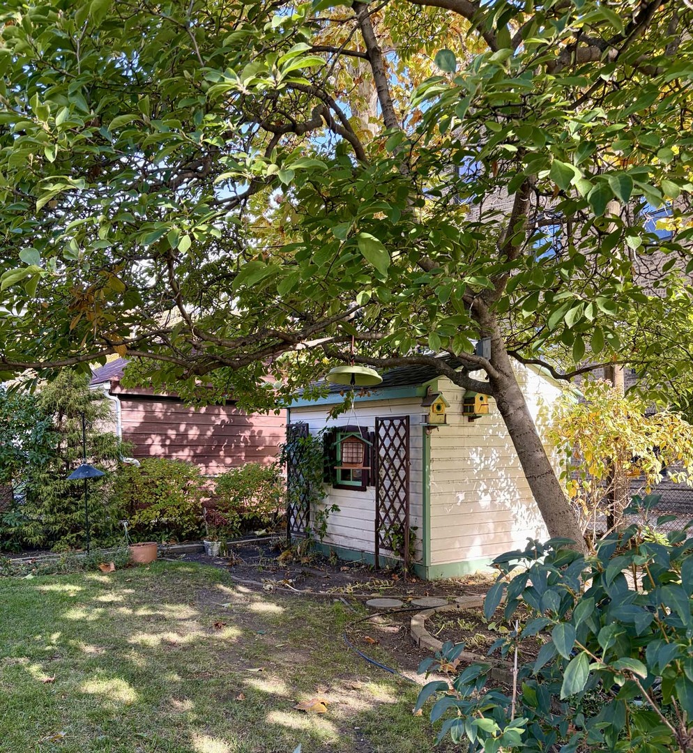 7433 North Washtenaw Avenue Chicago, IL 60645 - Photo 5 of 5