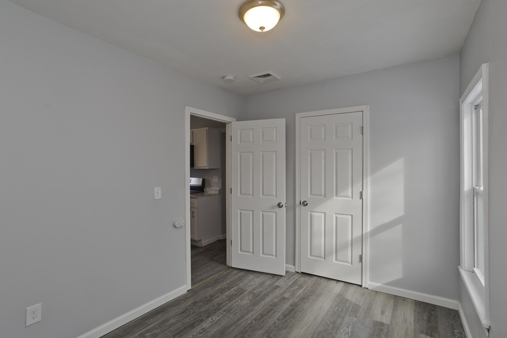 64 Thompson Street Springfield, MA 01109 - Photo 14 of 30