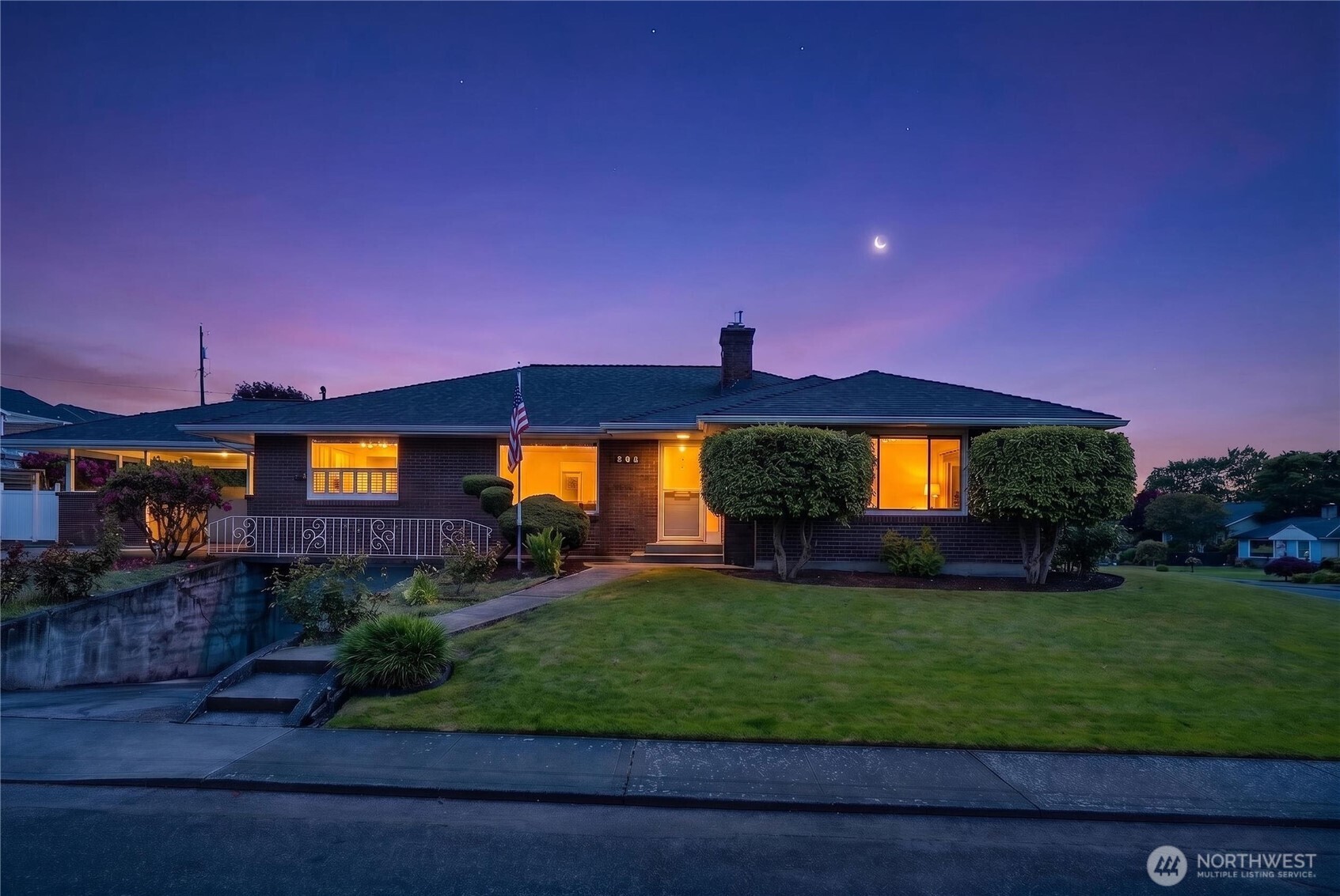 901 Rucker Avenue Everett, WA 98201 - Photo 1 of 40
