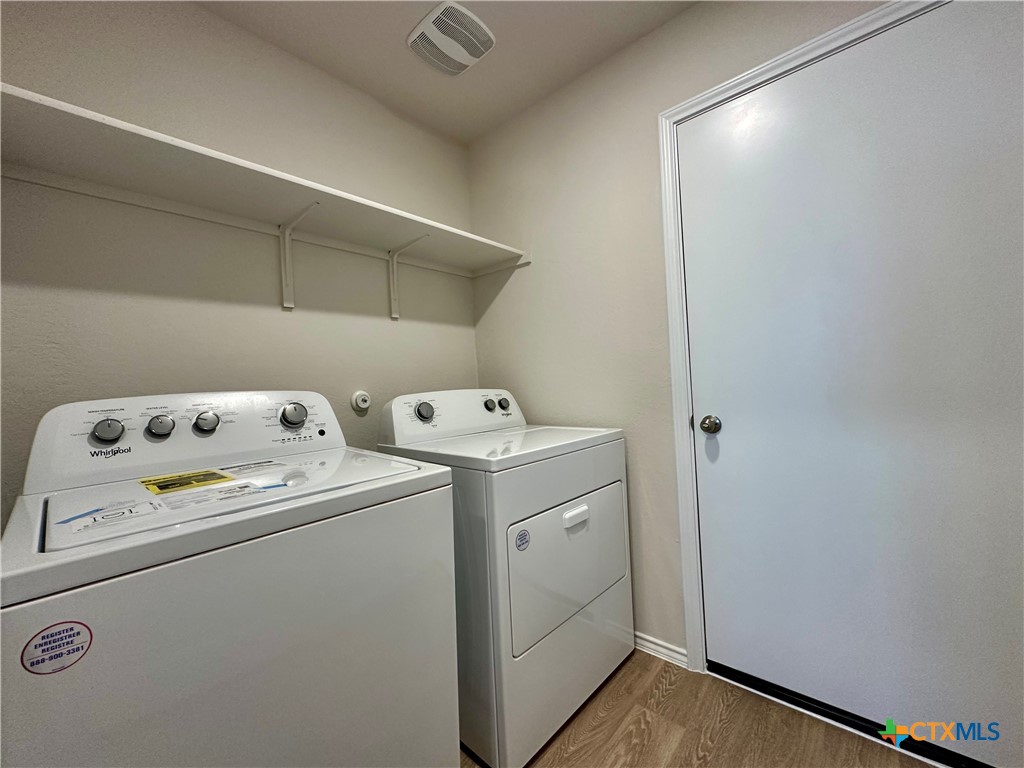 713 Signe Seguin, TX 78155 - Photo 17 of 18 a utility room with dryer and washer
