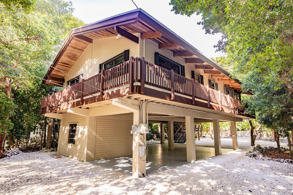 20 Park Road Islamorada, FL 33036 - Photo 26 of 37 a front view of a house
