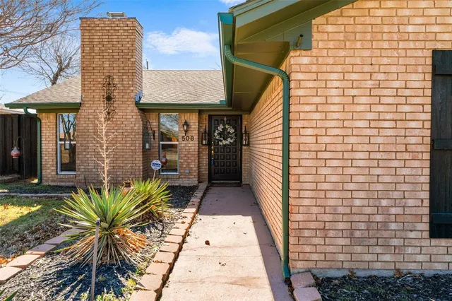 $349,000 | 508 Danny Drive, DeSoto, TX 75115