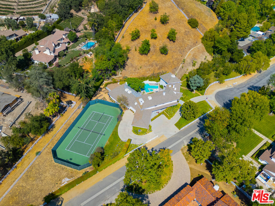 24341 Bridle Trail Road Hidden Hills, CA 91302 - Photo 33 of 36