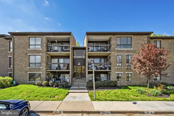 $320,000 | 517 Florida Avenue, Unit T4, Herndon, VA 20170
