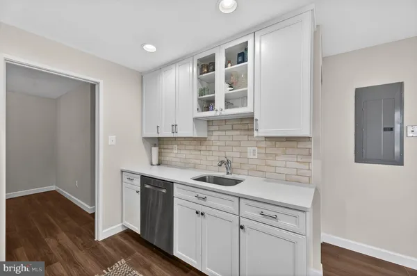 $320,000 | 517 Florida Avenue, Unit T4, Herndon, VA 20170
