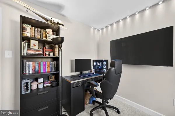 $320,000 | 517 Florida Avenue, Unit T4, Herndon, VA 20170