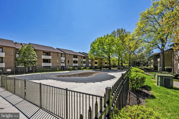 $320,000 | 517 Florida Avenue, Unit T4, Herndon, VA 20170