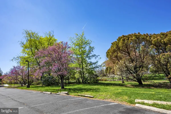 $320,000 | 517 Florida Avenue, Unit T4, Herndon, VA 20170
