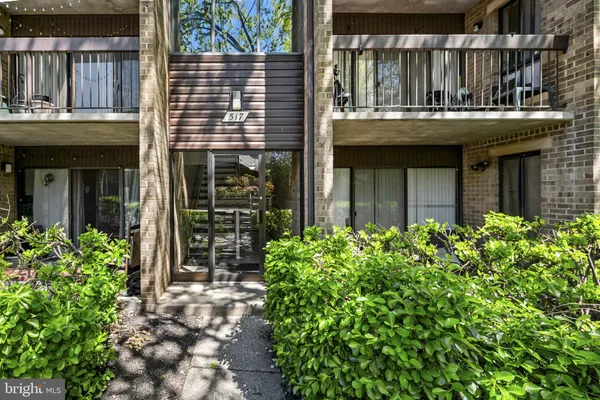 $320,000 | 517 Florida Avenue, Unit T4, Herndon, VA 20170