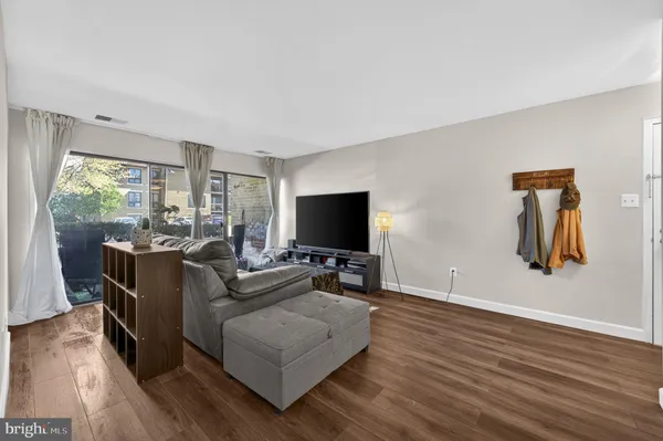 $320,000 | 517 Florida Avenue, Unit T4, Herndon, VA 20170