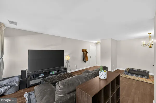 $320,000 | 517 Florida Avenue, Unit T4, Herndon, VA 20170