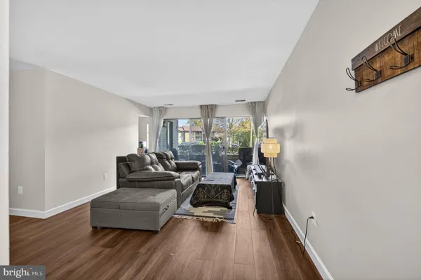 $320,000 | 517 Florida Avenue, Unit T4, Herndon, VA 20170