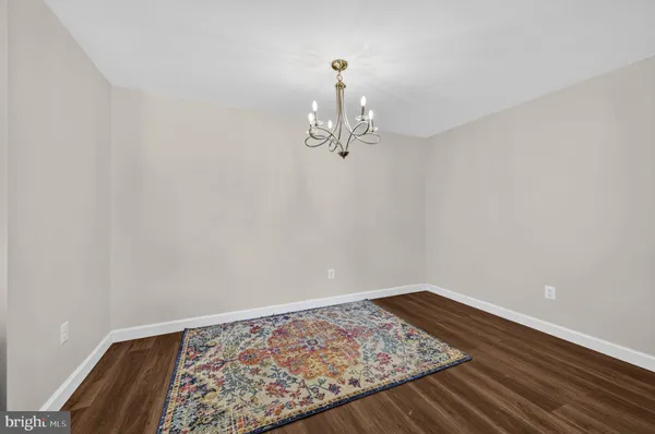 $320,000 | 517 Florida Avenue, Unit T4, Herndon, VA 20170