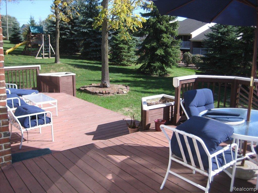 1748 Chase Rochester, MI 48307 - Photo 13 of 14 Deck