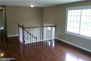 1526 Nicholas Road Waldorf, MD 20601 - Photo 2 of 16 Foyer