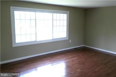 1526 Nicholas Road Waldorf, MD 20601 - Photo 3 of 16 Living Room