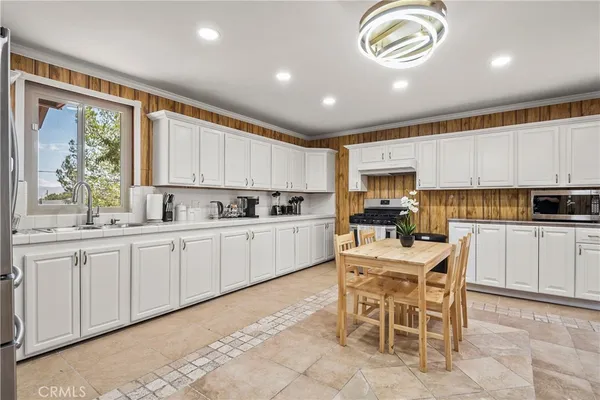 $949,000 | 9150 10th Avenue, Hesperia, CA 92345