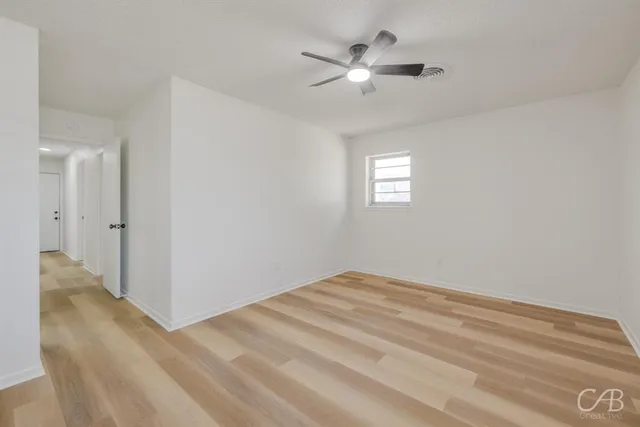 a view of empty room with window