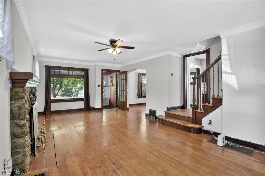 927 Englewood Road Cleveland Heights, OH 44121 - Photo 8 of 37