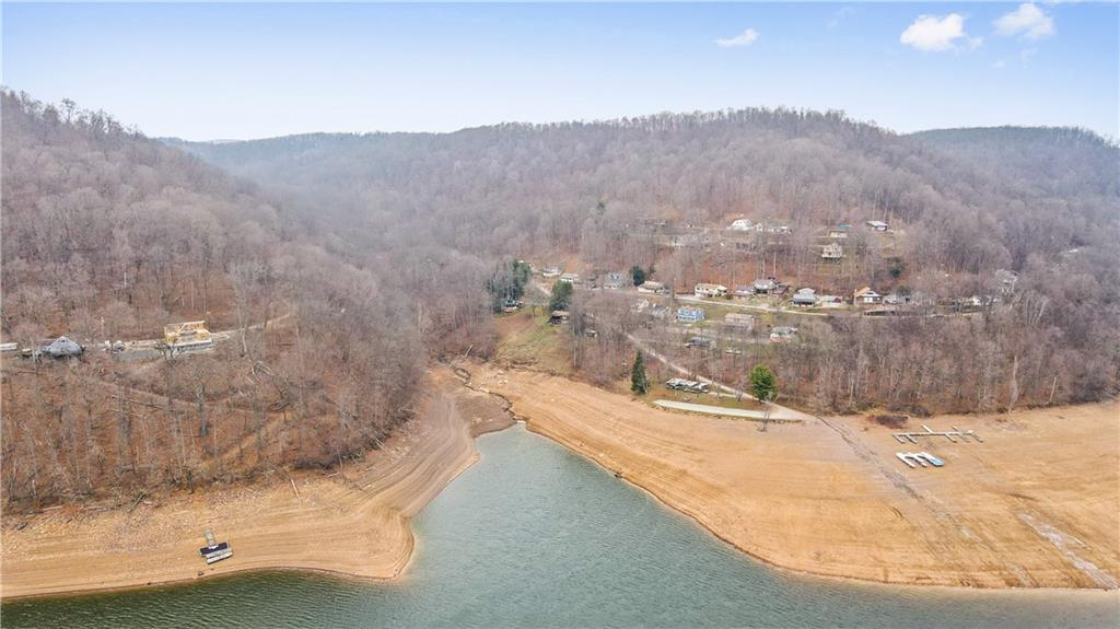2570 Lakeview Road Confluence, PA 15424 - Photo 3 of 25
