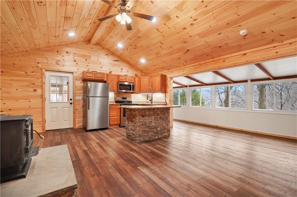 2570 Lakeview Road Confluence, PA 15424 - Photo 6 of 25