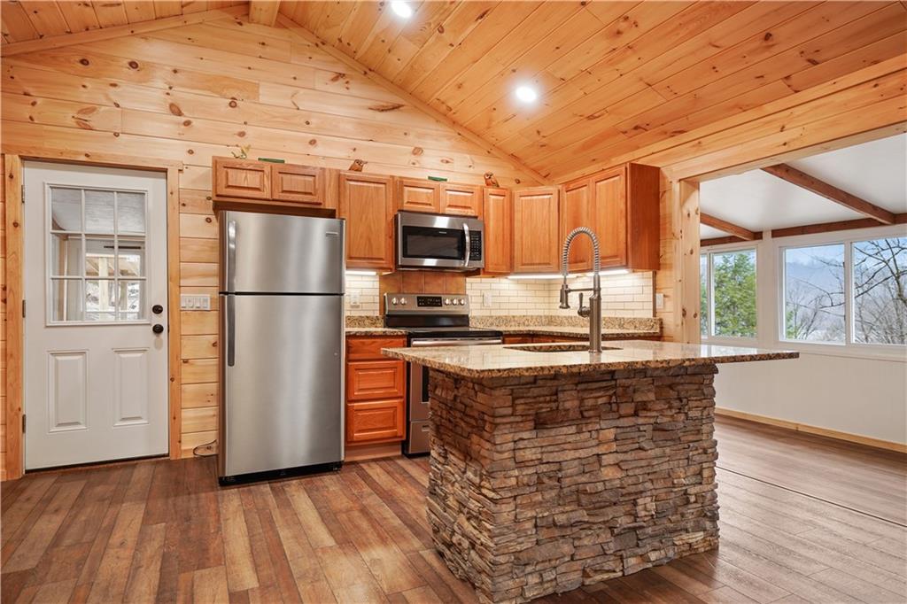 2570 Lakeview Road Confluence, PA 15424 - Photo 8 of 25