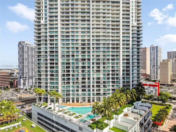 $438,000 | 90 Southwest 3rd Street, Unit 3003, Miami, FL 33130