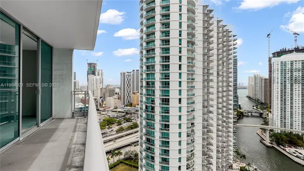 $438,000 | 90 Southwest 3rd Street, Unit 3003, Miami, FL 33130